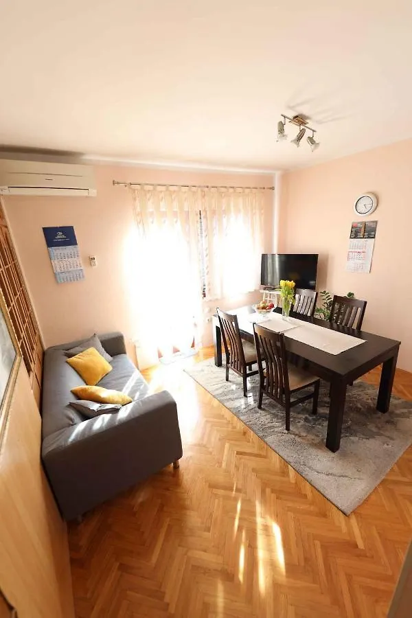 Apartment In Crikvenica 44148