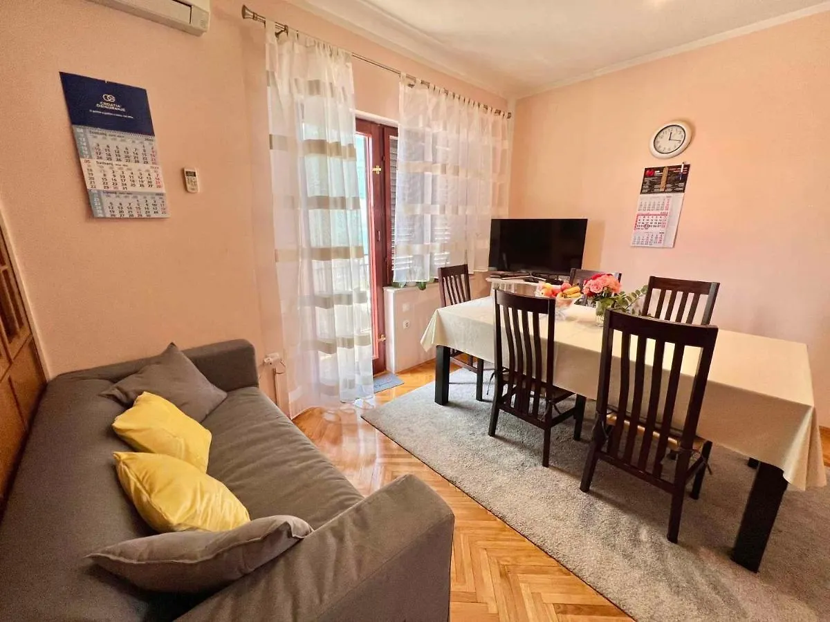 Apartment In Crikvenica 44148