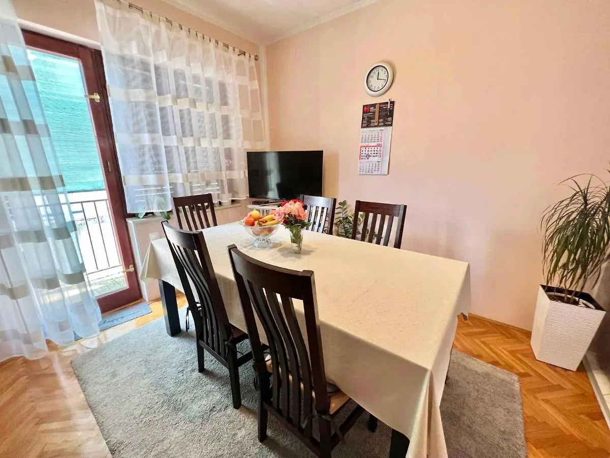 Apartment In Crikvenica 44148