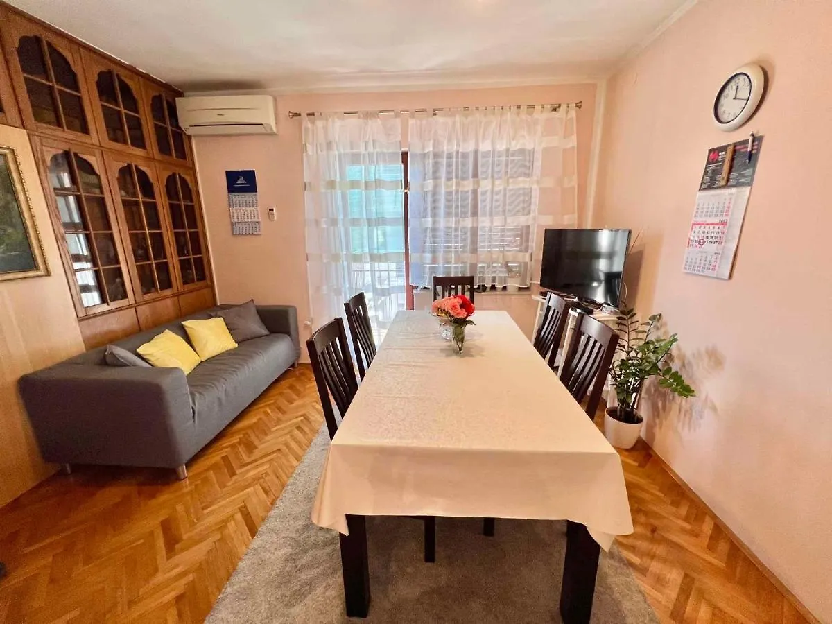 Apartment In Crikvenica 44148
