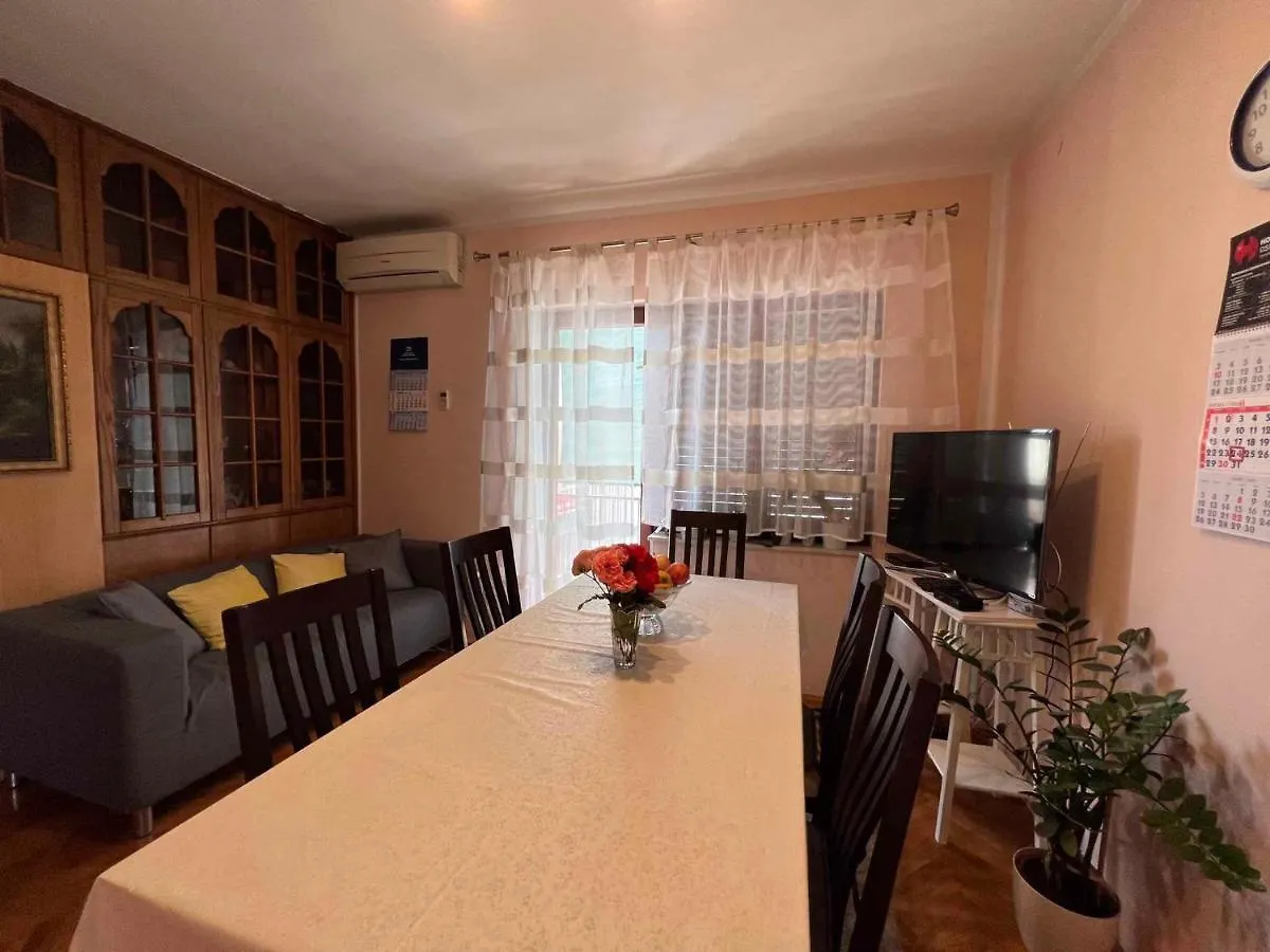 Apartment In Crikvenica 44148